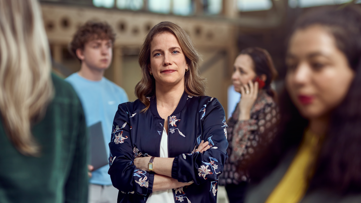 Berenschot adviseur laat zien hoe u contact kunt opnemen